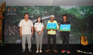 Penyaluran bantuan oleh Kadin Badung