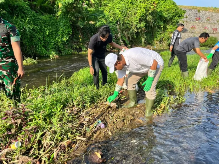Pemkab Buleleng Gelar Gerakan Penanaman Pohon dan Bersih Sungai Serentak di Momen Tumpek Wariga