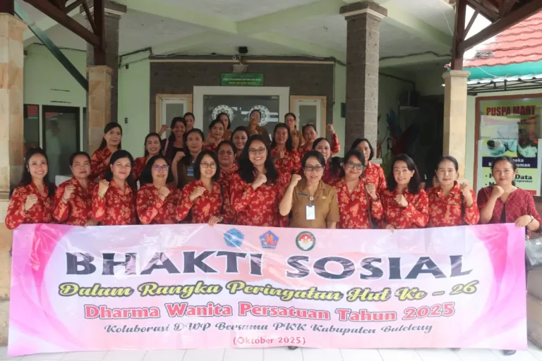 Dharma Wanita Persatuan (DWP) Kabupaten Buleleng menyalurkan bantuan sembako kepada pasien RSUD Buleleng dan tiga panti asuhan sebagai wujud kepedulian sosial.