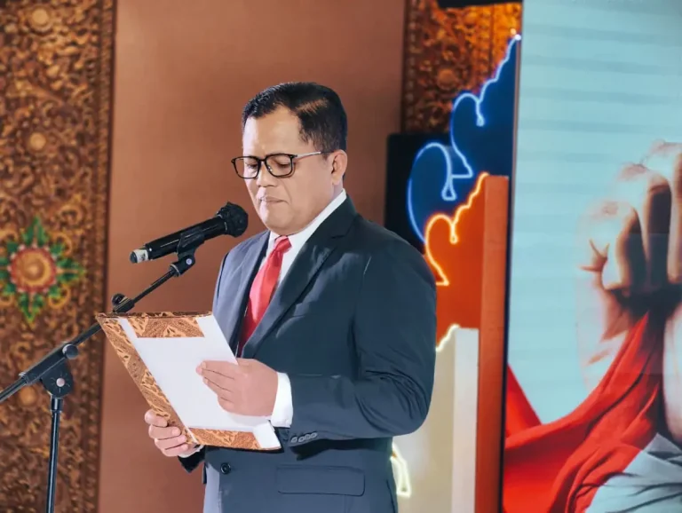 Memperingati Hari Sumpah Pemuda ke-97, PT Bank Rakyat Indonesia (Persero) Tbk melalui Regional Office 17 Denpasar menggelar upacara bendera
