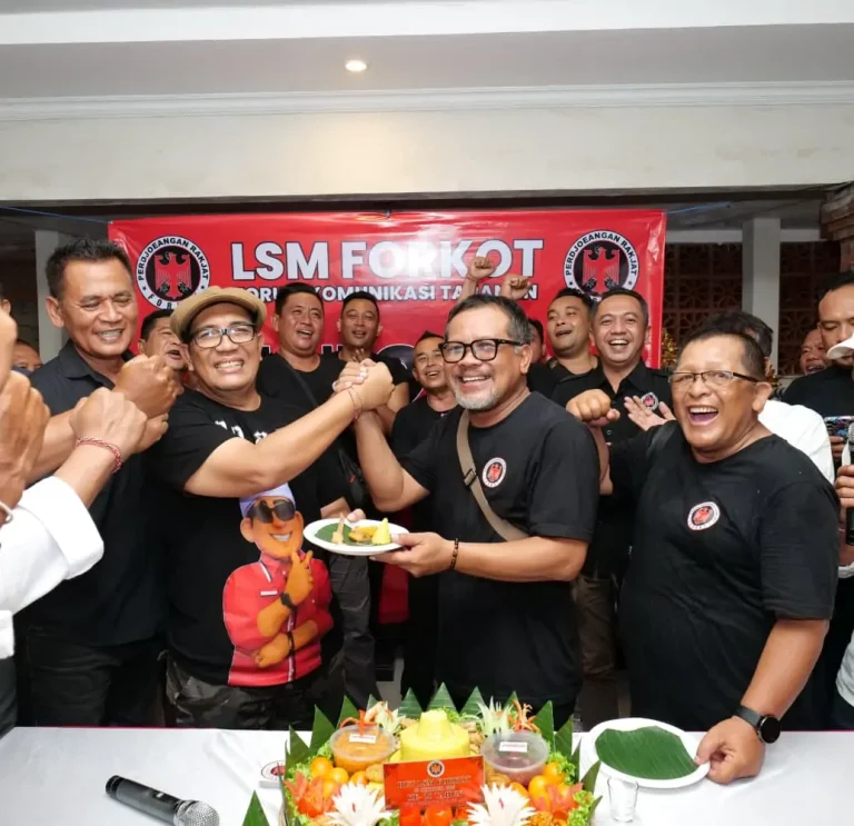 Bupati Sanjaya menghadiri HUT Forkot Tabanan yang ke 25 serta memberikan apresiasi atas eksistensi Forkot sebagai wadah pemersatu masyarakat Tabanan.