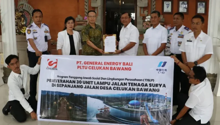 Dukung Energi Bersih, Bupati Sutjidra Apresiasi PT GEB Pasang 30 Lampu Panel Surya di Buleleng