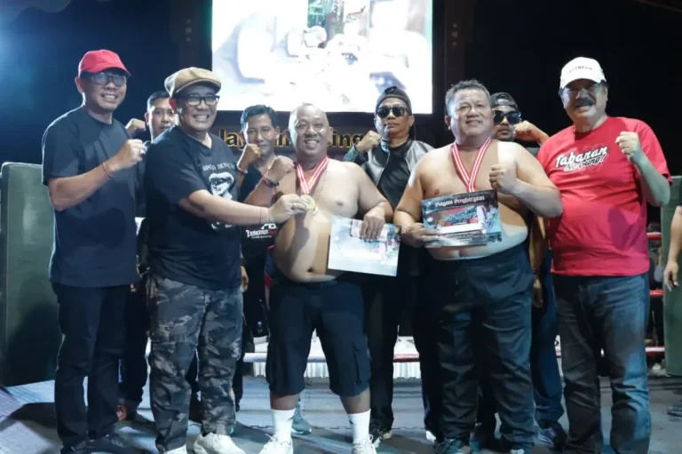 Pemerintah Kabupaten Tabanan menggelar acara Singasana Boxing sebagai rangkaian HUT ke-532 Kota Singasana untuk menghibur masyarakat dan mempererat kebersamaan melalui olahraga.