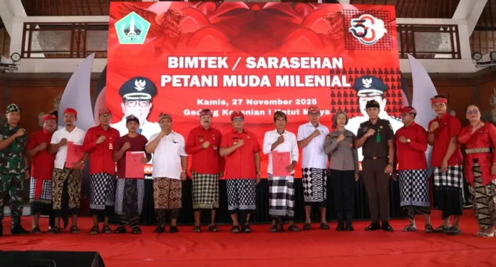 Bupati Tabanan membuka Bimtek dan Sarasehan Petani Muda Milenial untuk memperkuat kedaulatan pangan dan mendorong regenerasi petani melalui pelatihan, sertifikasi lahan, dan dukungan terhadap pertanian modern.