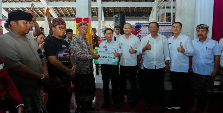 Bantuan Galungan dan Kuningan di Badung Rampung Disalurkan, Bupati Adi Arnawa Minta Warga Laporkan yang Belum Terdata.