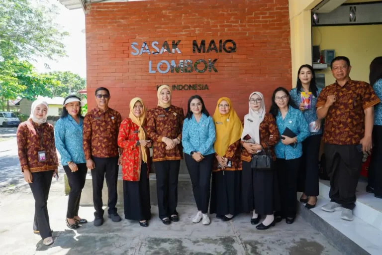 Dinas PMD Badung dan TP. PKK Kabupaten Badung studi tiru ke Kabupaten Lombok Barat, NTB, Kamis (6/11).
