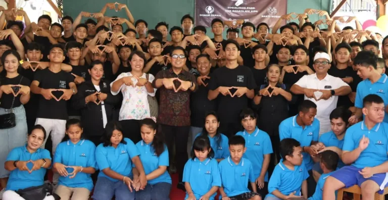 Memperingati Hari Sumpah Pemuda, organisasi King of Fools SMAN 7 Denpasar mengadakan kegiatan bakti sosial bertajuk Beauty of Caring