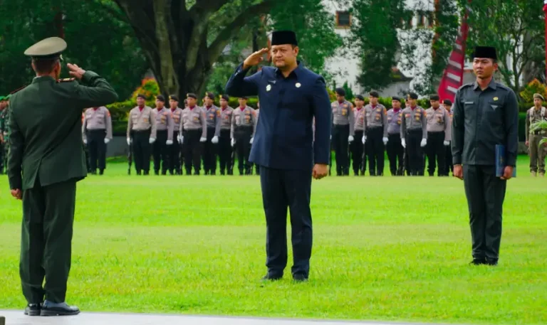 Semangat kepahlawanan menggema di Lapangan Mangupraja Mandala, Pusat Pemerintahan Kabupaten Badung, Senin 10 November 2025.