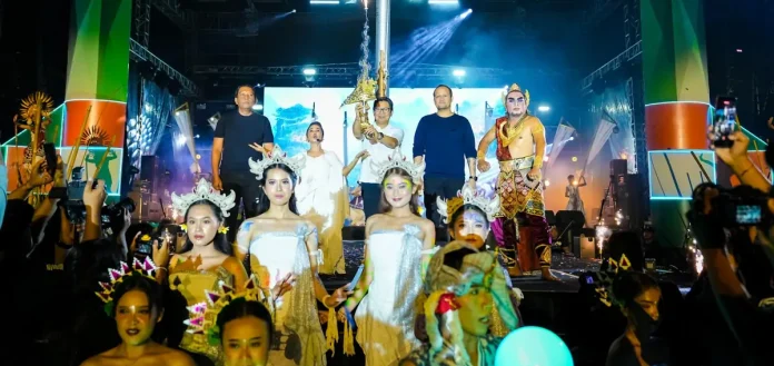 Puncak perayaan HUT ke-16 Kota Mangupura, bertajuk “ManguCita”, digelar meriah di Lapangan Puspem Mangupraja Mandala Sabtu 22 November 2025.