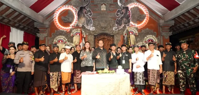 Perayaan HUT ke-41 Sekaa Teruna Praja Wisnu Murti di Banjar Pengembungan, Desa Bongkasa, Abiansemal, berlangsung hangat pada Selasa 25 November 2025.