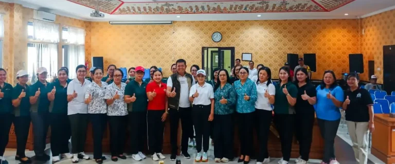Ketua TP. PKK Badung Nyonya Rasniathi Adi Arnawa menggelar acara Temu Wirasa bersama pengurus, anggota PKK, dan kader Posyandu se-Desa Dalung, Minggu (2/11).
