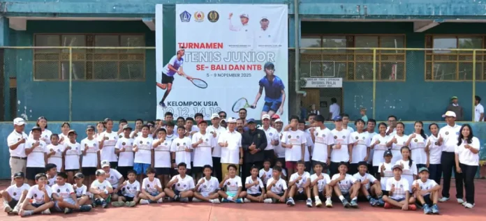 Turnamen Tenis Junior Terbuka Bupati Badung Cup 2025 resmi dibuka oleh Bupati Badung I Wayan Adi Arnawa di Lapangan Dharma Praja Lumintang