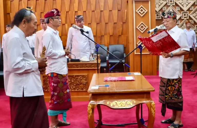 Gubernur Koster Minta Dishub Bali Bergerak Cepat Tangani Kemacetan dan Transportasi Ilegal