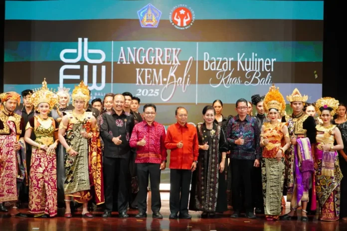 Gubernur Bali, Wayan Koster, membuka Dekranasda Bali Fashion Week 2025, Festival Anggrek Kem-Bali, dan Bazar Kuliner Khas Bali di Taman Budaya Denpasar untuk mendorong ekonomi kreatif dan memajukan produk lokal Bali.