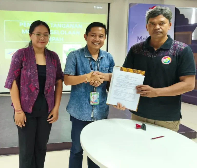 Astra Motor Bali bekerja sama dengan PT Bali Recycle Centre mengelola sampah melalui metode bank sampah untuk mendukung lingkungan bersih dan berkelanjutan.