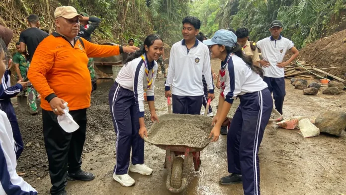 Ikut Bersinergi Pasca Bencana, Kwarcab Badung Wujud Sinergi dan Gotong Royong Bangun Desa Ikut Bersinergi Pasca Bencana, Kwarcab Badung Wujud Sinergi dan Gotong Royong Bangun Desa