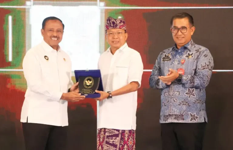 Gubernur Bali, Wayan Koster, menyampaikan dukungannya terhadap langkah pemerintah pusat untuk merevisi Undang-Undang Nomor 23 Tahun 2014