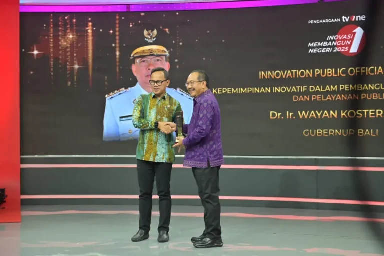 Inovatif dan Kontribusi Berkelanjutan di Berbagai Sektor, Gubernur Koster Terima Penghargaan Innovation Public Official Leader