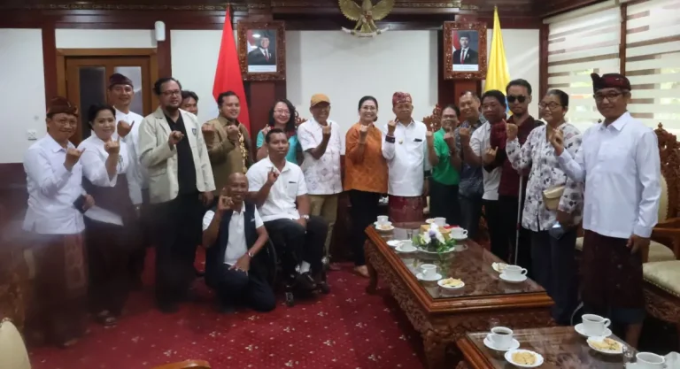 Gubernur Bali Wayan Koster menerima audiensi Puspadi Bali dan organisasi disabilitas untuk membahas penguatan perlindungan hukum serta percepatan Perda dan Pergub Disabilitas guna mewujudkan Bali yang lebih inklusif dan ramah disabilitas.