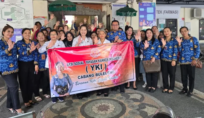 Ketua YKI Cabang Buleleng, Ny. Wardhani Sutjidra, mengajak para wanita usia subur untuk peduli terhadap deteksi dini kanker serviks dan payudara melalui kegiatan edukatif bertema *“Bersama Kita Cegah Kanker”* di Puskesmas Buleleng I.