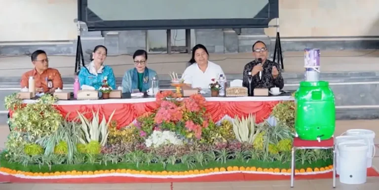 Gerakan Kurangi Plastik Sekali Pakai, TP PKK Buleleng Turun Langsung ke Masyarakat