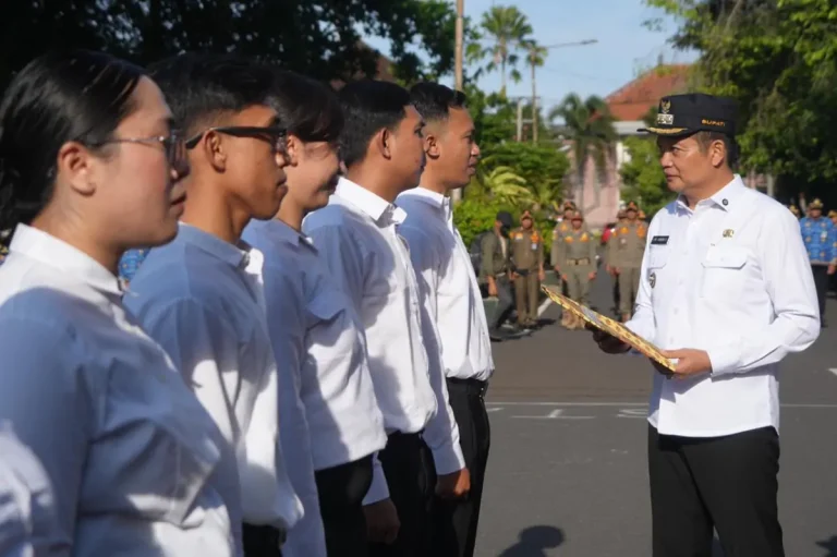 Berikut satu kalimat sederhana yang merangkum teks: Bupati Jembrana I Made Kembang Hartawan melantik 1.453 PPPK Paruh Waktu formasi 2025, menekankan pengelolaan anggaran yang ketat, optimalisasi PAD, dan etika kerja aparatur menjelang Hari Raya Galungan dan Kuningan.