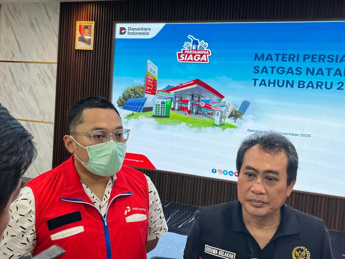 Komisi VI DPR RI I Gusti Ngurah Kesuma Kelakan (Alit Kelakan) bersama Sales Area Manager Retail Bali PT Pertamina Patra Niaga Jatimbalinus, Endo Eko Satryo saat diwawancara pada Jumat, 20 November 2025.