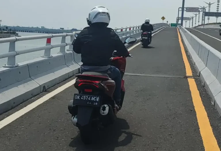 Astra Motor Bali terus memperluas kampanye keselamatan berkendara melalui gerakan #Cari_aman dengan menyoroti situasi yang tidak berisiko