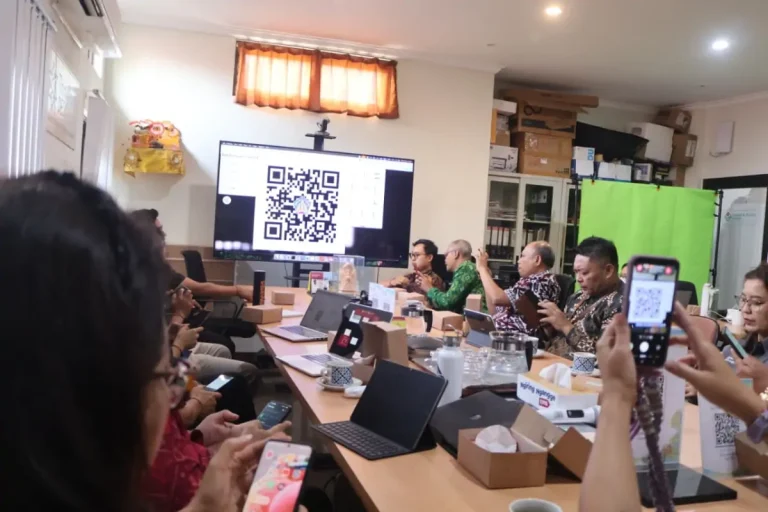 Tim penilai IGA 2025 meninjau berbagai inovasi Pemprov Bali, termasuk aplikasi We Love Bali dan pengelolaan sampah berbasis sumber di Desa Adat Cemenggaon.