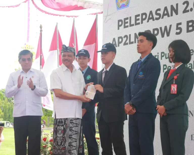 Sekda Bali Dewa Made Indra mewakili Gubernur Bali dalam pelepasan 2.183 peserta magang ke Jepang, mengingatkan mereka menjaga disiplin, etos kerja, dan nama baik bangsa.