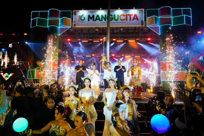 Kabupaten Badung merayakan HUT Mangupura ke-16 dengan beragam kegiatan budaya, hiburan, olahraga, UMKM, dan program sosial untuk menyatukan potensi membangun daerah.