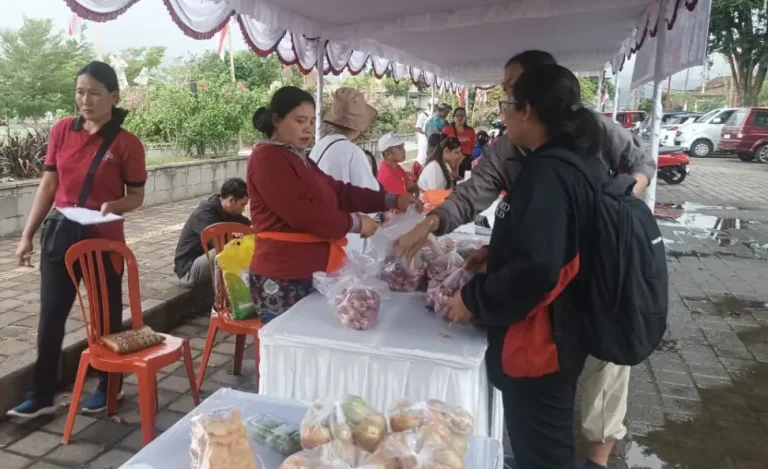 Dinas Pertanian, Ketahanan Pangan, dan Perikanan (PKP) kembali menghadirkan Gerakan Pangan Murah (GPM) di area barat Alun-Alun Bangli