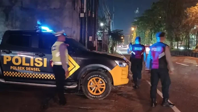 Menekan aksi trek-trekan pada jam rawan, jajaran Polsek Densel menggelar patroli intensif pada Sabtu 29 November 2025 dini hari.