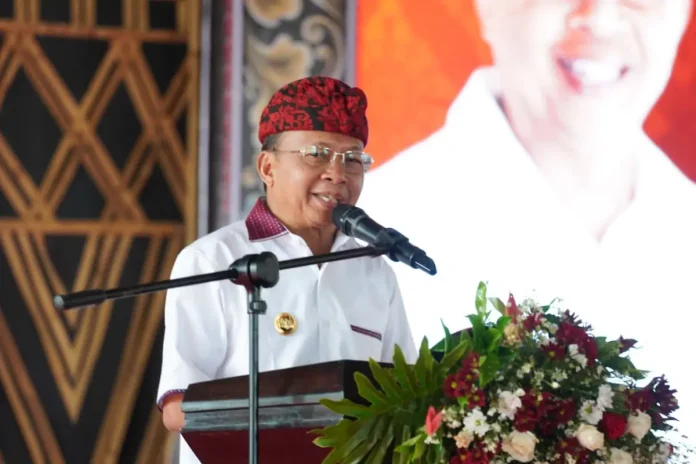 Gubernur Bali Wayan Koster mengirim pesan singkat tentang keikhlasan dan penyatuan jiwa dengan alam semesta, mengingatkan bahwa makna spiritual terus berlanjut setelah upacara selesai.