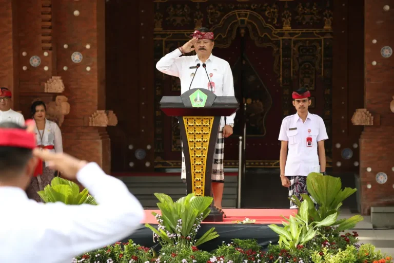 Upacara Hari Bela Negara ke-77 di Tabanan dipimpin Wakil Bupati I Made Dirga, menekankan semangat cinta tanah air dan kontribusi nyata bagi kemajuan bangsa.