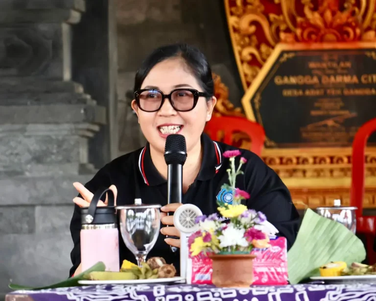 Upaya penguatan gerakan pengelolaan sampah di tingkat desa adat kembali diperkuat dengan dikukuhkannya Bank Sampah Krama Istri “Gangga Ayu"