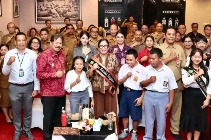 Dalam rangka Hari Ibu Nasional, Bunda FAD Tabanan Ny. Rai Wahyuni Sanjaya menghadiri pengukuhan Forum Anak Daerah Periode 2025–2027