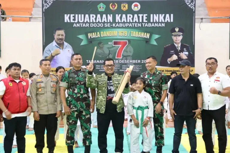 Bupati Tabanan I Komang Gede Sanjaya membuka Kejuaraan Karate INKAI Antar Dojo se-Kabupaten Tabanan DANDIM CUP VII 2025 sebagai ajang pembinaan prestasi dan pembentukan karakter atlet muda.