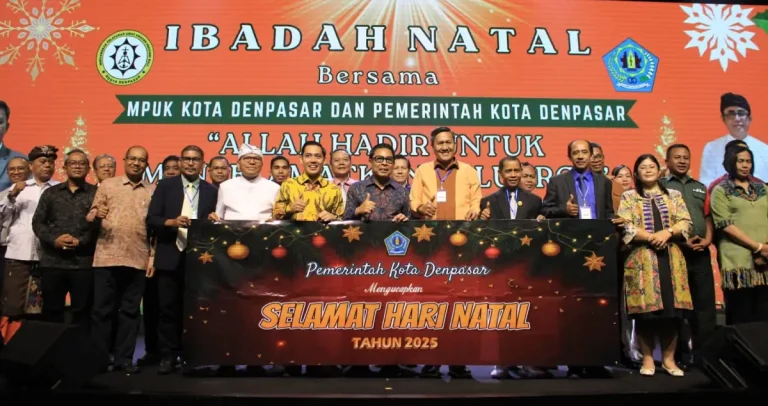 Wakil Walikota Denpasar, I Kadek Agus Arya Wibawa saat hadiri Perayaan Hari Natal Umat Kristen Tahun 2025, di Gereja Mawar Sharon.