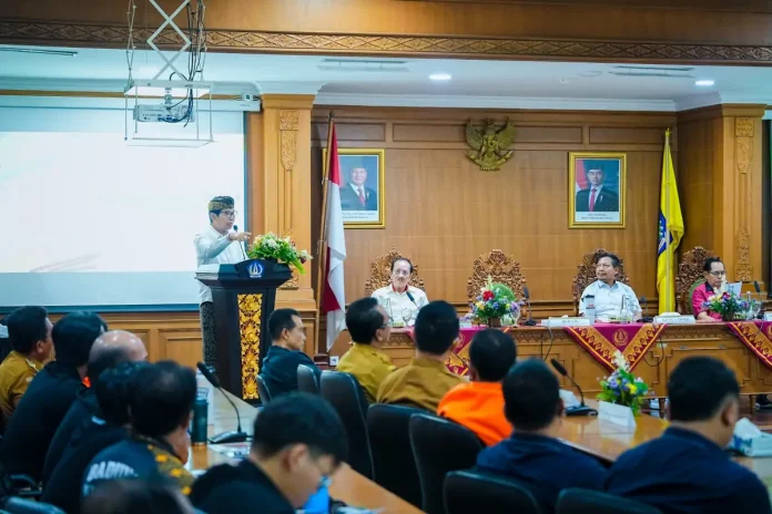 Bupati Wayan Adi Arnawa saat membuka Musorkab KONI Kabupaten Badung tahun 2025 di Ruang Kriya Gosana, Puspem Badung, Senin (29/12).