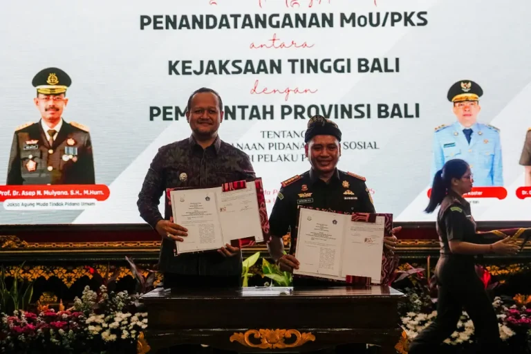 Wabup Bagus Alit Sucipta menghadiri sekaligus memberikan paraf naskah MoU dan PKS di Gedung Wiswa Sabha, Kantor Gubernur Bali, Rabu (17/12).