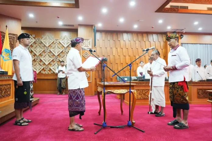Gubernur Bali Wayan Koster melantik Ida Bagus Wesnawa Punia sebagai Kepala Dinas Pendidikan, Kepemudaan, dan Olahraga untuk mengembangkan SDM Bali Unggul dan memperkuat mutu pendidikan.