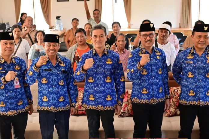 Peringatan HUT ke-54 Korpri di Buleleng diisi dengan penyerahan 63 paket sembako kepada warga kurang mampu di Desa Baktiseraga, sebagai bentuk kepedulian ASN dan dukungan kebutuhan dasar masyarakat.