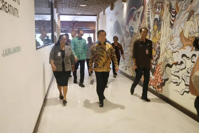 Pemkot Denpasar menggelar sosialisasi Digitalisasi Perlinsos dan aktivasi Identitas Kependudukan Digital untuk meningkatkan kualitas pelayanan administrasi kependudukan dan persiapan implementasi nasional 2026.