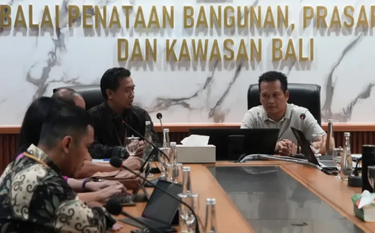 Bupati Jembrana, I Made Kembang Hartawan, melakukan langkah cepat menindaklanjuti keluhan para pedagang Pasar Umum Negara dengan mendatangi Balai Penataan Bangunan, Prasarana dan Kawasan Bali pada Jumat 5 Desember 2025.