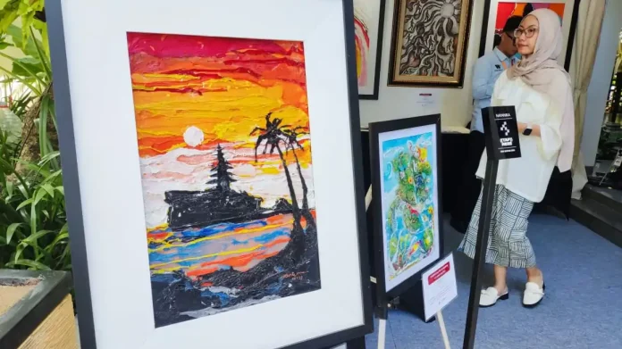 Pameran Seni Unik di Bali, Plastik Kresek Disulap Jadi Lukisan Berdaya Ekonomi