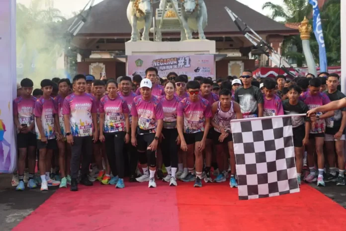 Negaroa Fun Run perdana di Jembrana diikuti ratusan peserta dan mendapat apresiasi Bupati Kembang Hartawan karena dinilai mampu mendorong semangat hidup sehat serta memperkuat solidaritas komunitas.