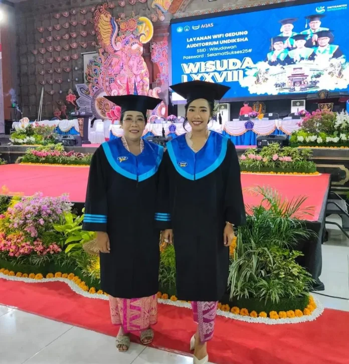 (Ki-ka) Dr. Luh Putu Arsih Karnadi, SE., Ak., M.Pd., M.AP., Pendiri Yayasan Widya Sentana bersama Dr. Putu Dina Yuniarini, SE., S.Psi., Gr., M.Pd., Kepala Sekolah TK Sila Kumara & Pengelola PKBM Widya Sentana. Sumber foto : istimewa