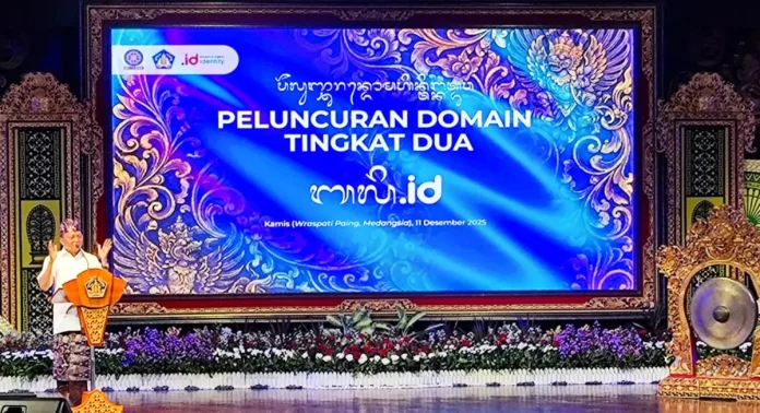 Gubernur Koster saat memberikan sambutan pada peluncuran Second Level Domain bali.go.id untuk memperkuat pelestarian aksara dan identitas budaya Bali.