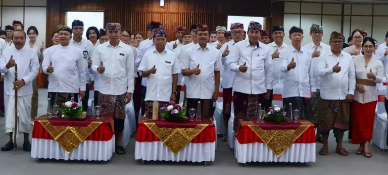 Pemerintah Provinsi Bali melakukan pengisian jabatan struktural melalui pelantikan 53 pejabat 25 administrator dan 28 pejabat pengawas.